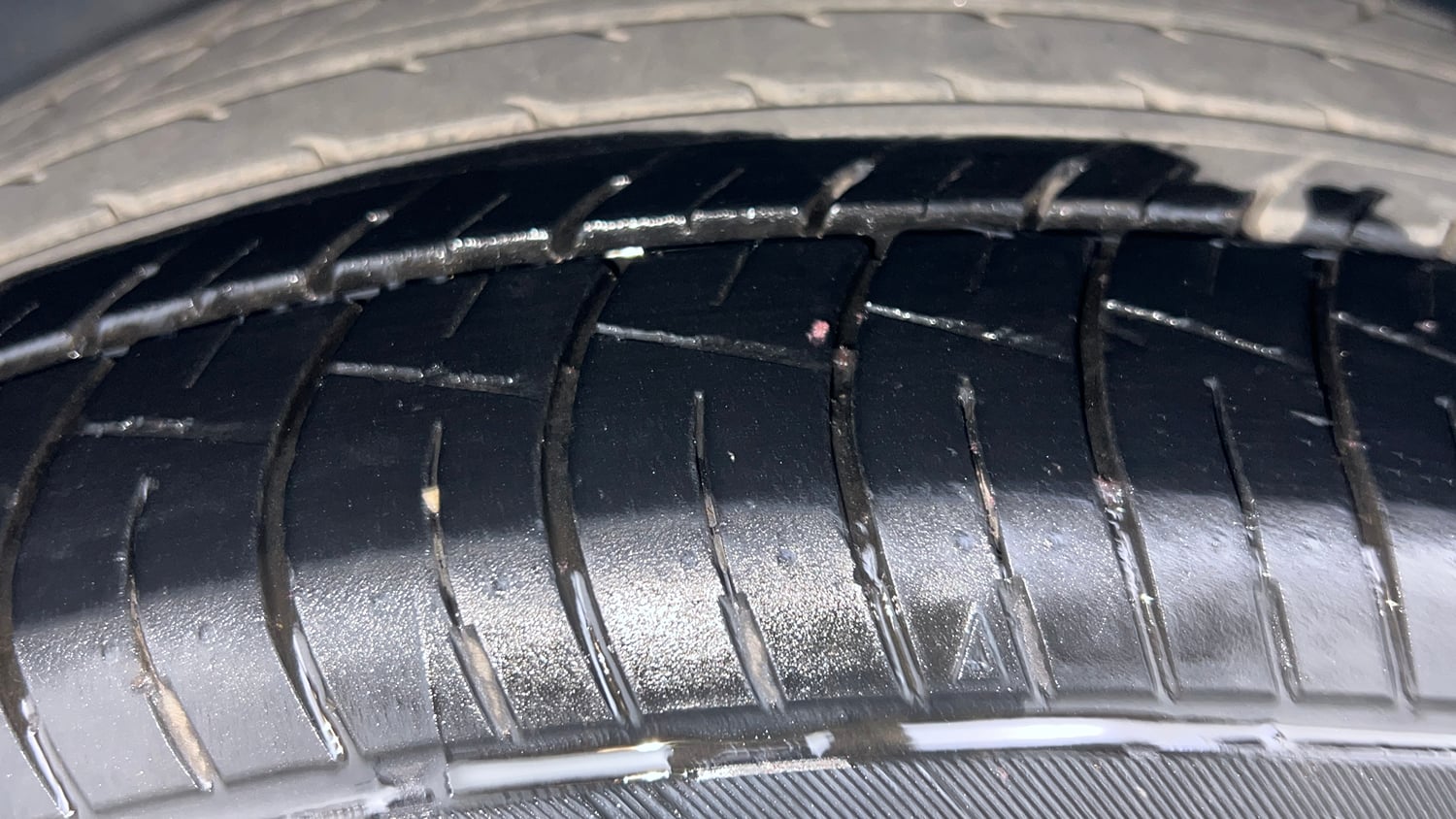 Used 2022 Skoda Kushaq Style 1.0L TSI AT Petrol Automatic tyres LEFT FRONT TYRE TREAD VIEW