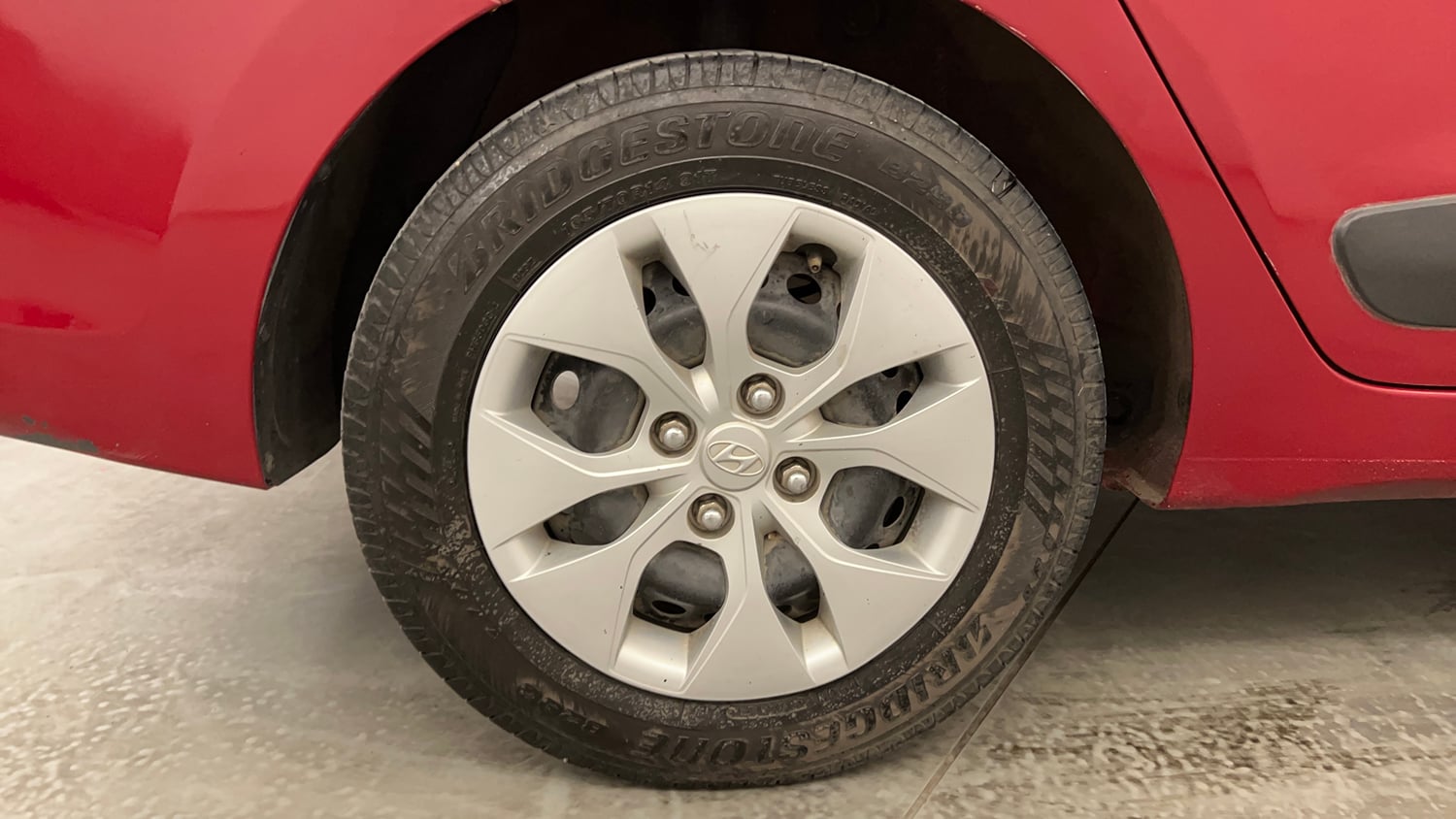 Used 2014 Hyundai Xcent S 1.2 Petrol Manual tyres RIGHT REAR TYRE RIM VIEW