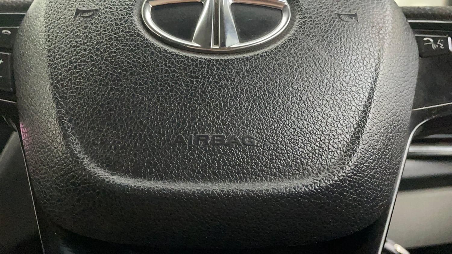 Used 2018 Tata Tiago Revotron XZ Petrol Manual top_features Airbags
