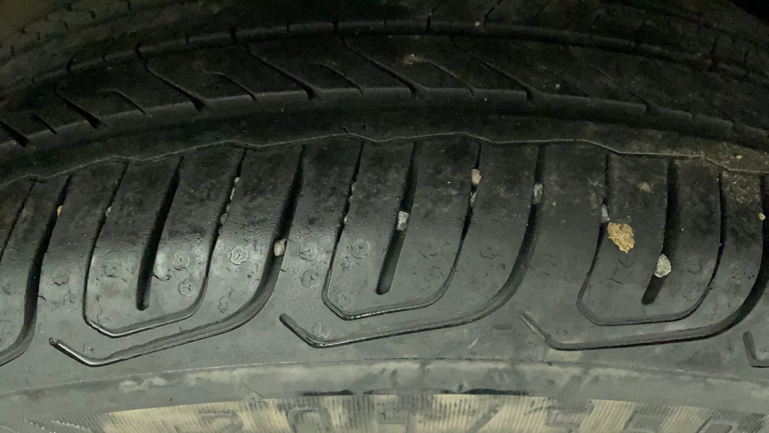 Used 2022 Volkswagen Taigun Topline 1.0 TSI MT Petrol Manual tyres LEFT REAR TYRE TREAD VIEW