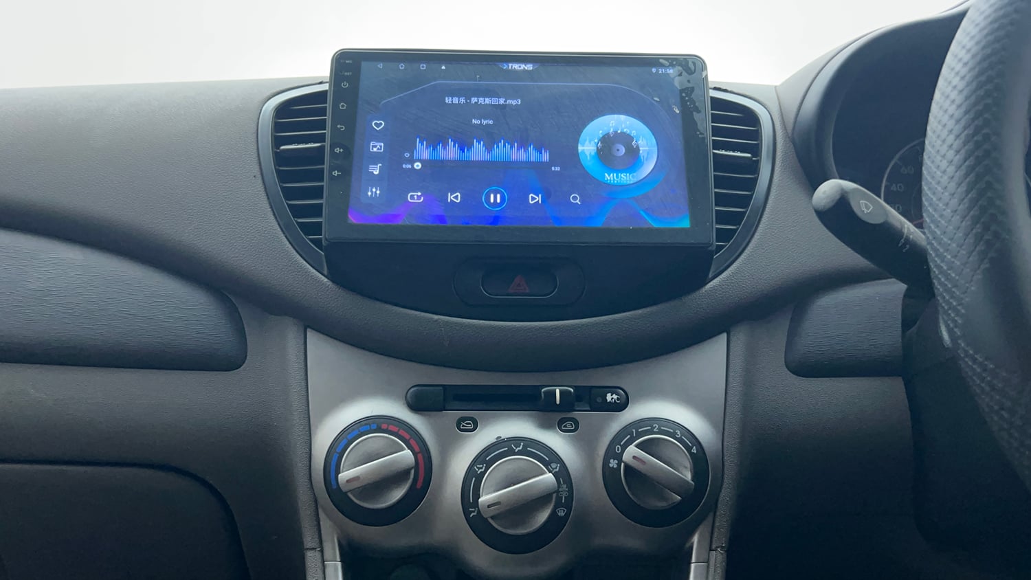 Used 2014 Hyundai i10 Sportz 1.1 iRDE2 Petrol Manual interior MUSIC SYSTEM & AC CONTROL VIEW