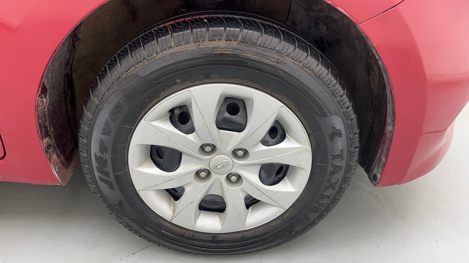 Used 2016 Hyundai Elite i20 Sportz 1.2 Petrol Manual tyres RIGHT FRONT TYRE RIM VIEW