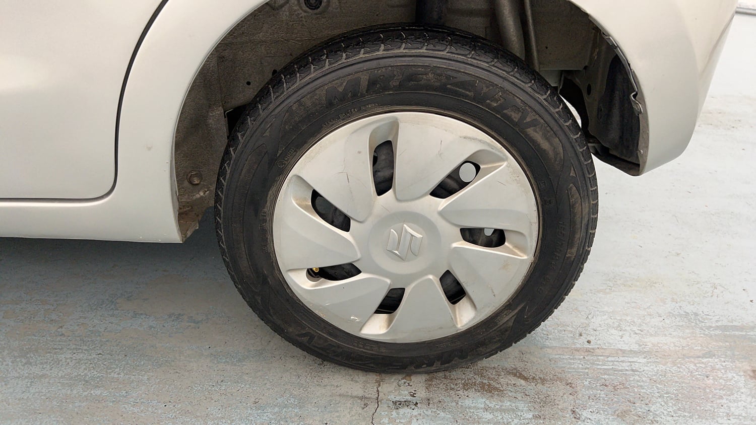 Used 2014 Maruti Suzuki Celerio VXi AMT Petrol Automatic tyres LEFT REAR TYRE RIM VIEW