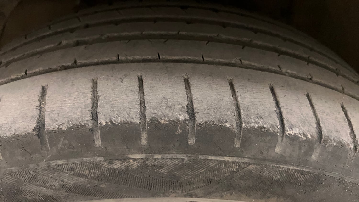 Used 2017 Maruti Suzuki Baleno Zeta 1.2 Petrol Manual tyres LEFT FRONT TYRE TREAD VIEW