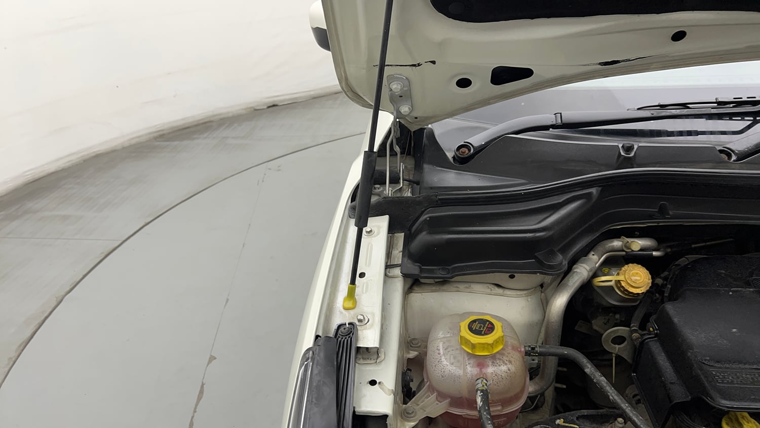 Used 2019 Mahindra XUV 300 1.2 W6 Petrol Manual engine ENGINE RIGHT SIDE HINGE & APRON VIEW