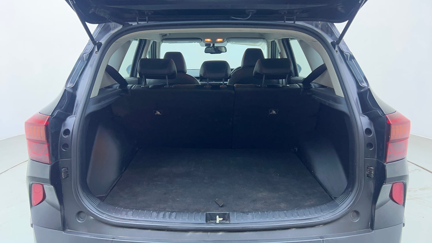 Used 2020 kia Seltos GTX DCT 1.4 Petrol Automatic interior DICKY INSIDE VIEW