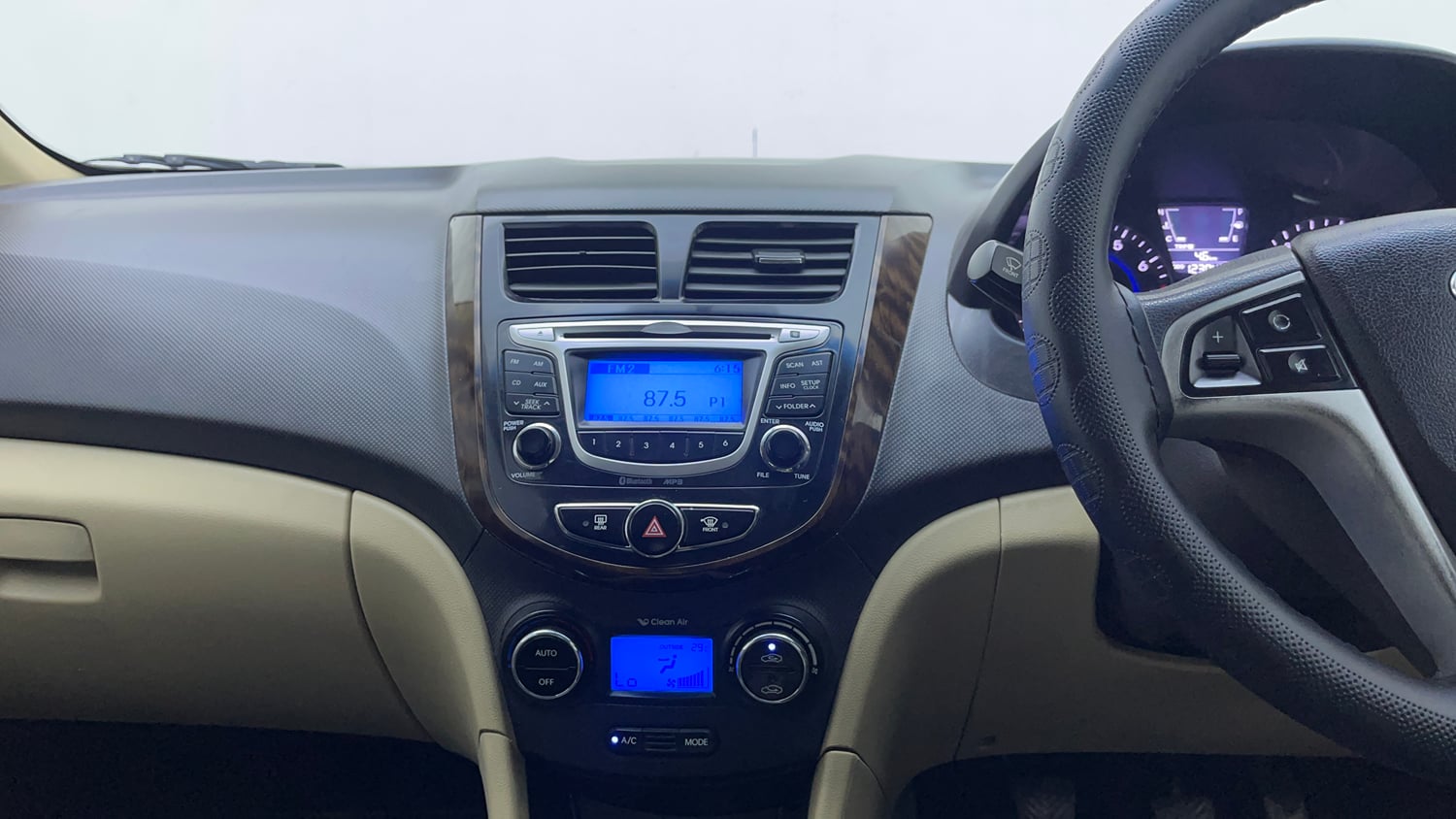 Used 2015 Hyundai Verna Fluidic 1.6 VTVT SX Petrol Manual interior MUSIC SYSTEM & AC CONTROL VIEW