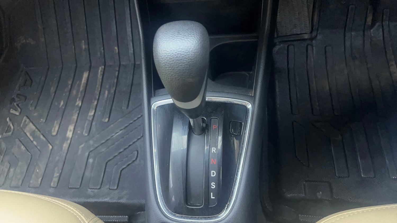 Used 2024 Honda Amaze S 1.2 Petrol CVT Petrol Automatic interior GEAR  KNOB VIEW