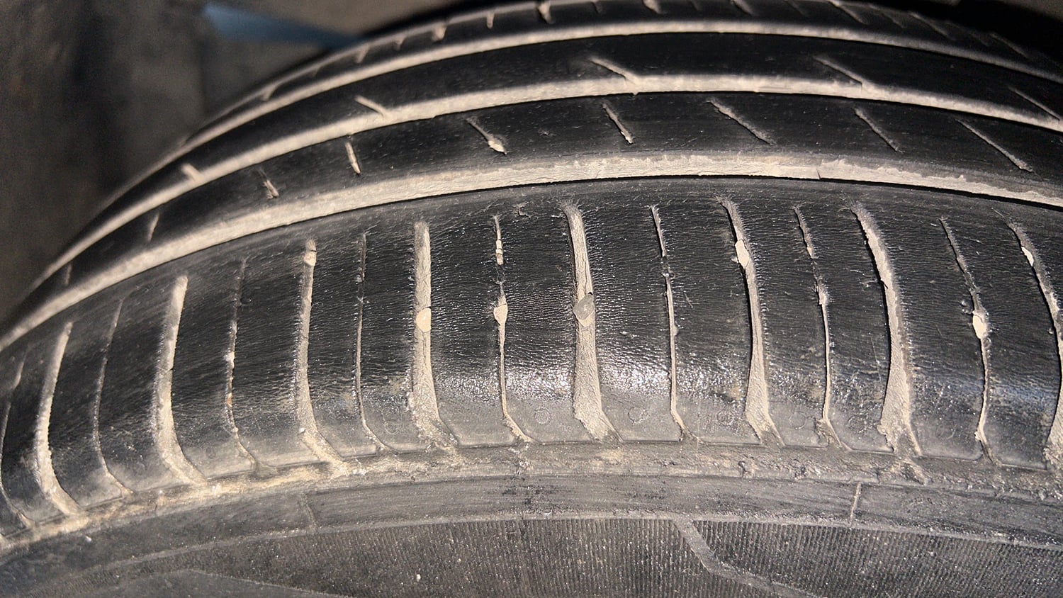 Used 2016 Maruti Suzuki Baleno Delta 1.2 Petrol Manual tyres LEFT FRONT TYRE TREAD VIEW