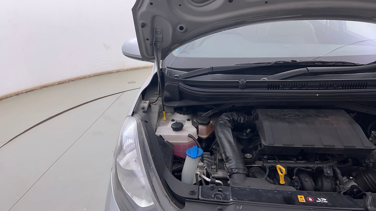 Used 2023 Hyundai Aura S 1.2 Petrol Petrol Manual engine ENGINE RIGHT SIDE HINGE & APRON VIEW