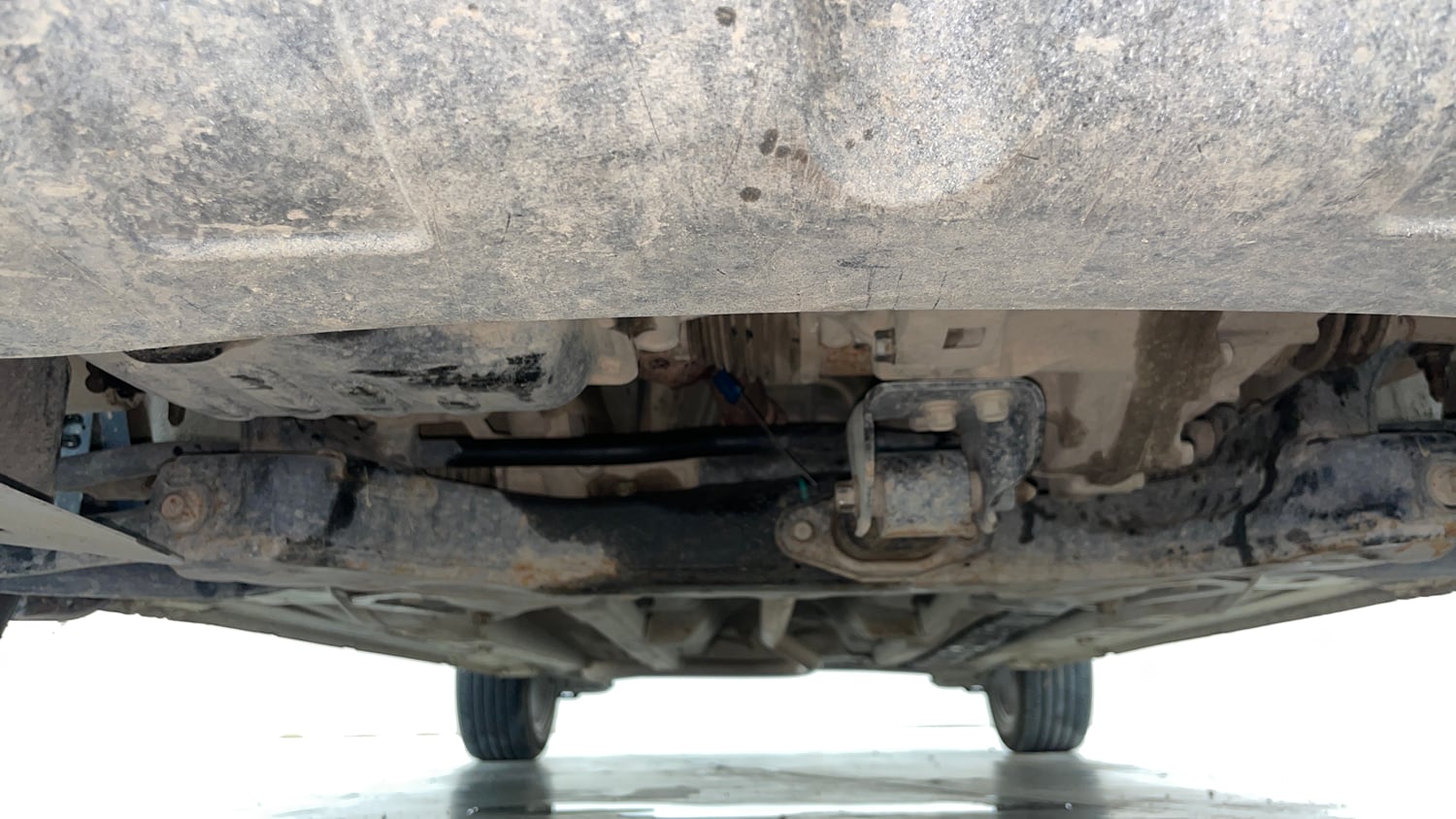 Used 2017 Hyundai Elite i20 Asta 1.2 (O) Petrol Manual extra FRONT LEFT UNDERBODY VIEW