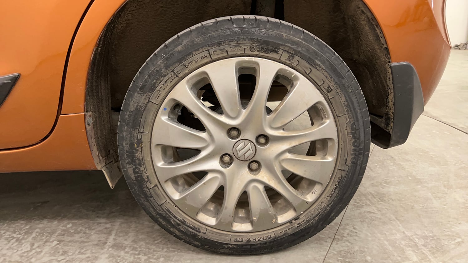 Used 2017 Maruti Suzuki Baleno Zeta 1.2 Petrol Manual tyres LEFT REAR TYRE RIM VIEW