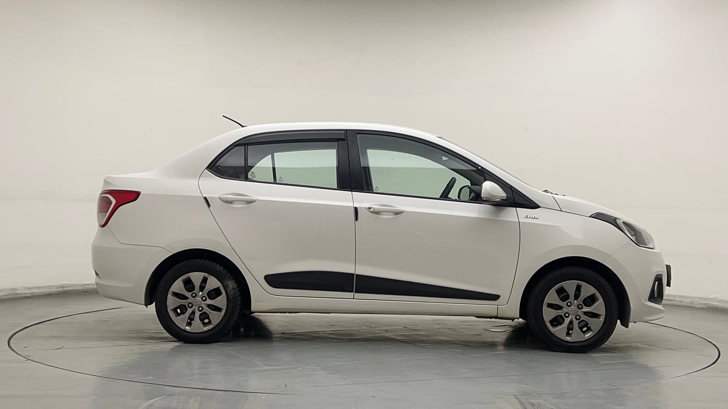 Used 2017 Hyundai Xcent S 1.1 CRDi Diesel Manual exterior RIGHT SIDE VIEW