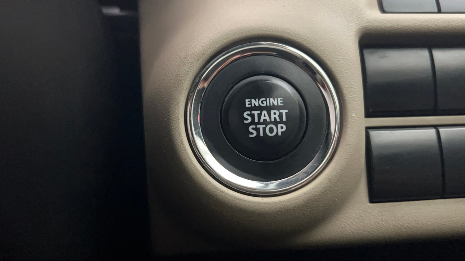 Used 2025 Toyota Glanza V AMT Petrol Automatic top_features Keyless start