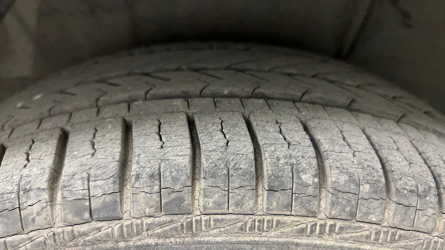 Used 2014 Hyundai i20 Asta 1.2 Petrol Manual tyres RIGHT REAR TYRE TREAD VIEW