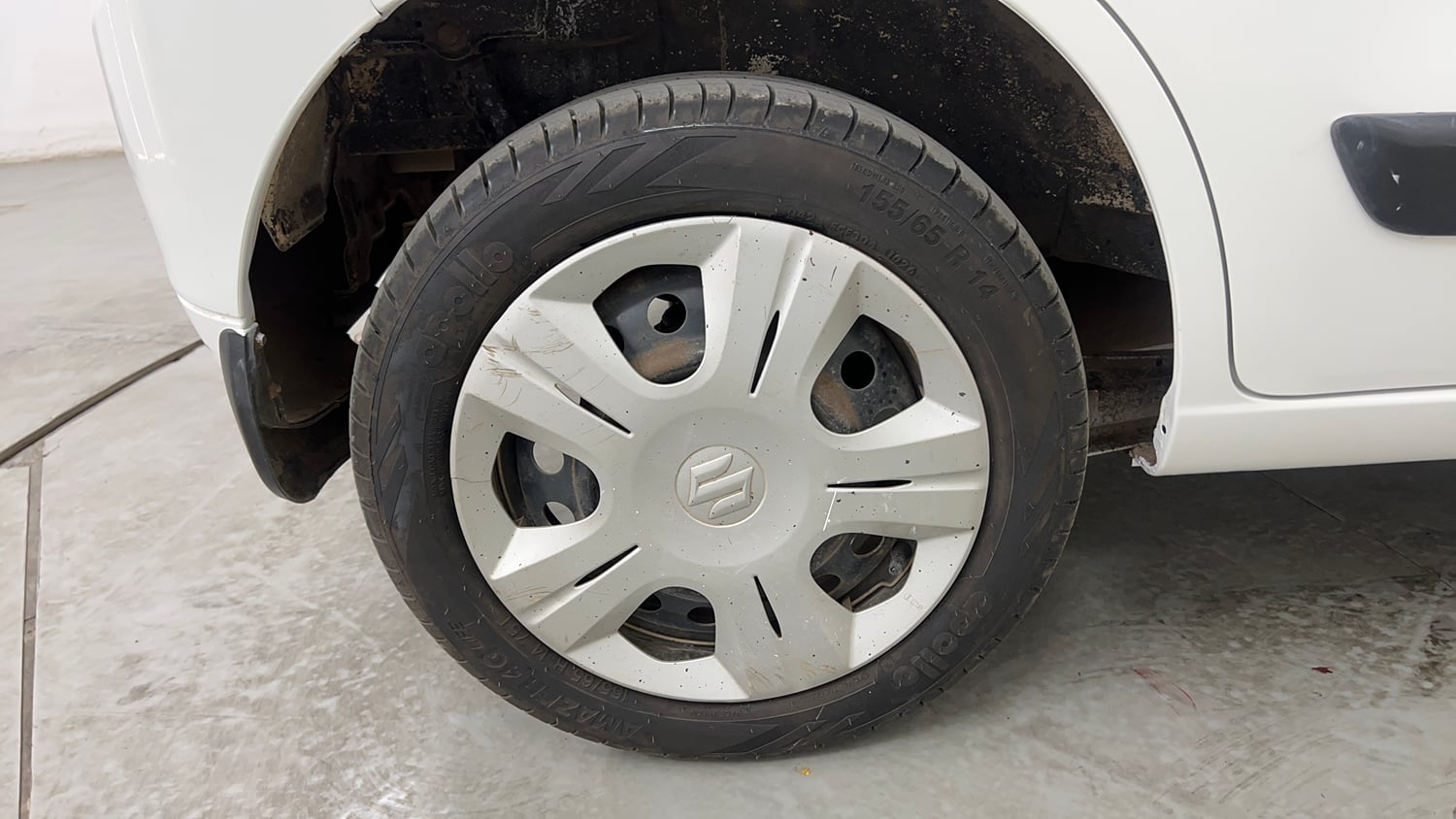 Used 2014 Maruti Suzuki Wagon R VXI Petrol Manual tyres RIGHT REAR TYRE RIM VIEW