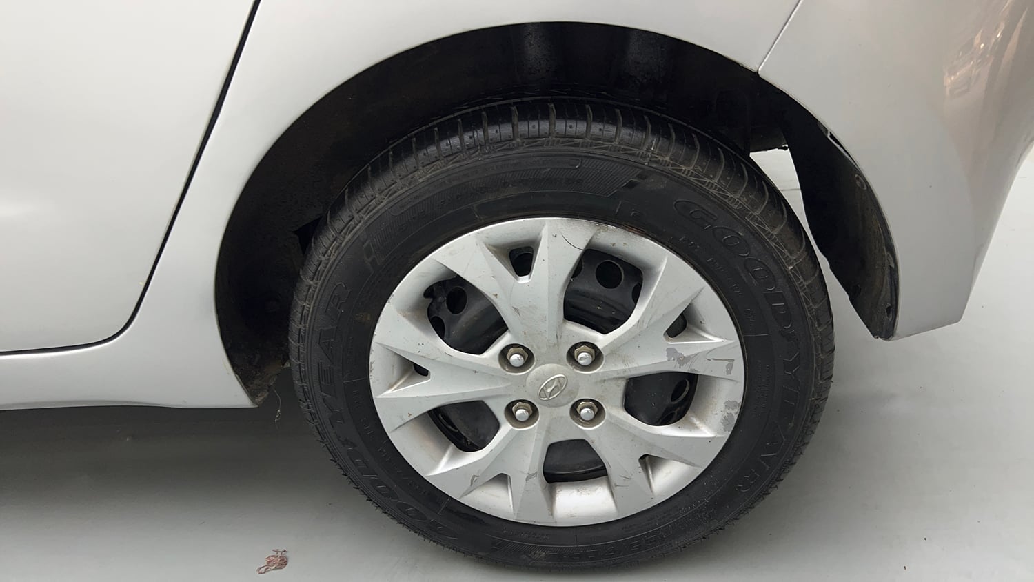 Used 2013 Hyundai Grand i10 Magna 1.2 Kappa VTVT Petrol Manual tyres LEFT REAR TYRE RIM VIEW