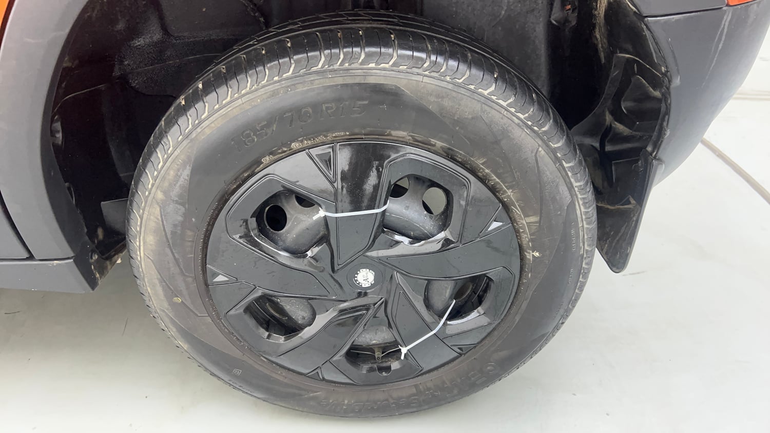 Used 2021 Tata Punch Adventure Rhythm Pack MT Petrol Manual tyres LEFT REAR TYRE RIM VIEW