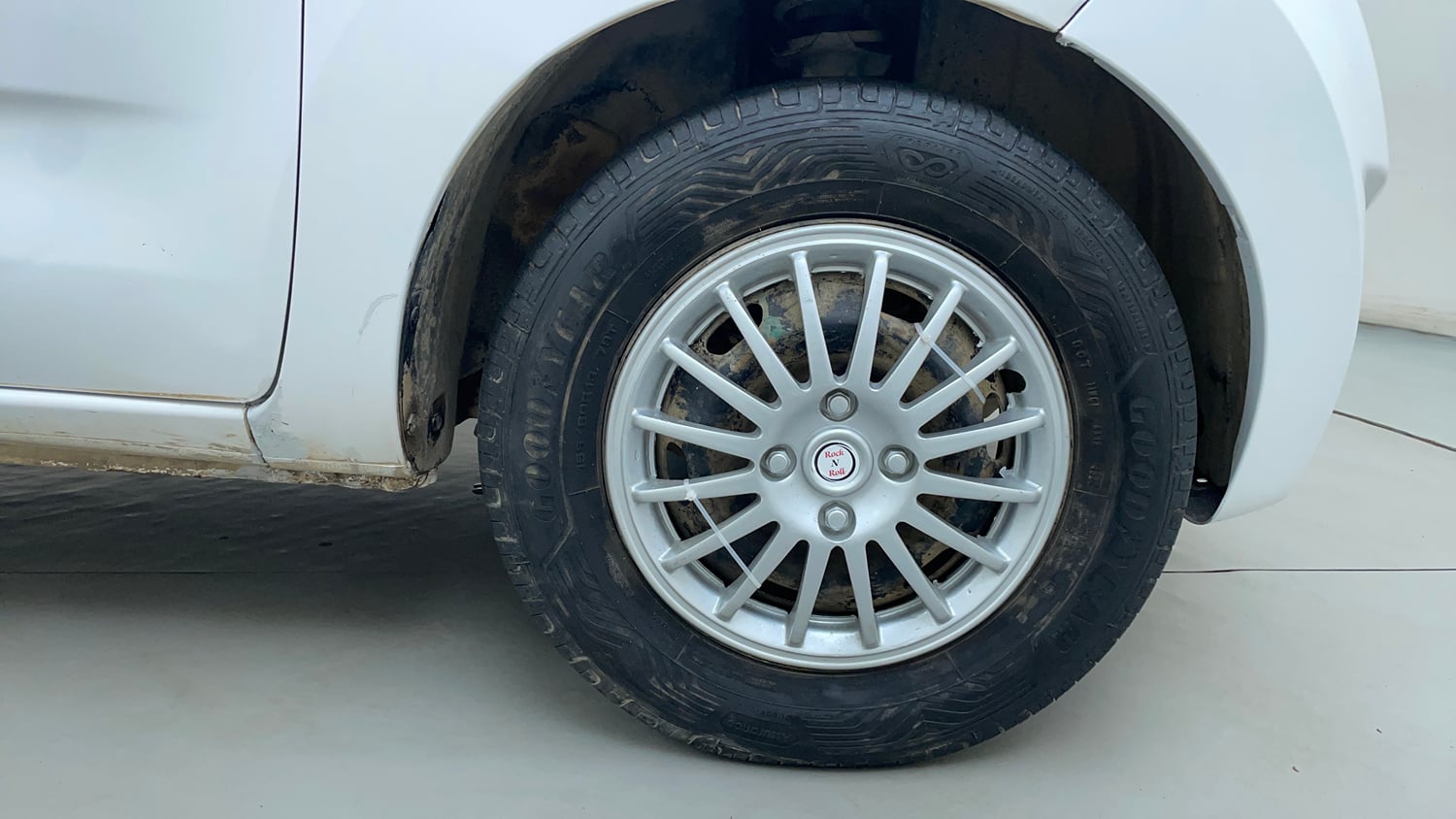Used 2016 Datsun Redi-GO T (O) Petrol Manual tyres RIGHT FRONT TYRE RIM VIEW