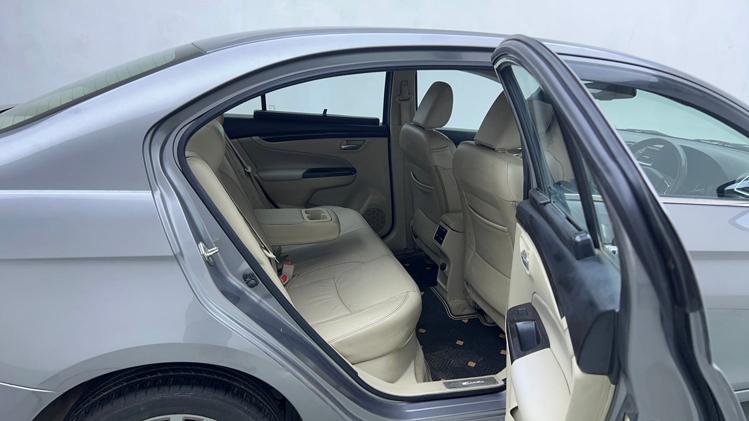Used 2018 Maruti Suzuki Ciaz Alpha 1.4 AT Petrol Automatic interior RIGHT SIDE REAR DOOR CABIN VIEW