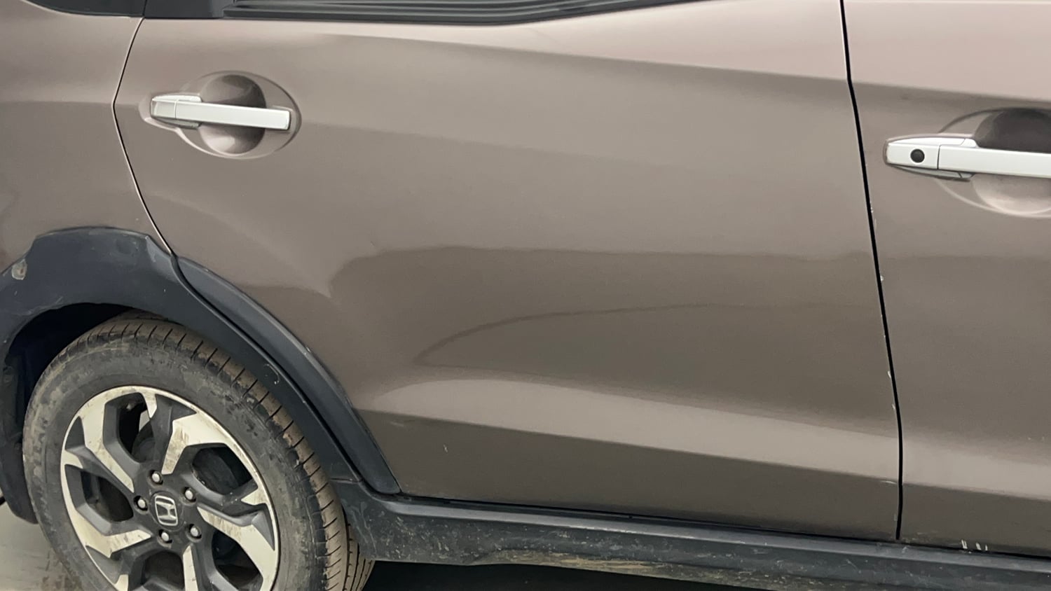 Used 2017 Honda BR-V V CVT Petrol Petrol Automatic dents MINOR SCRATCH