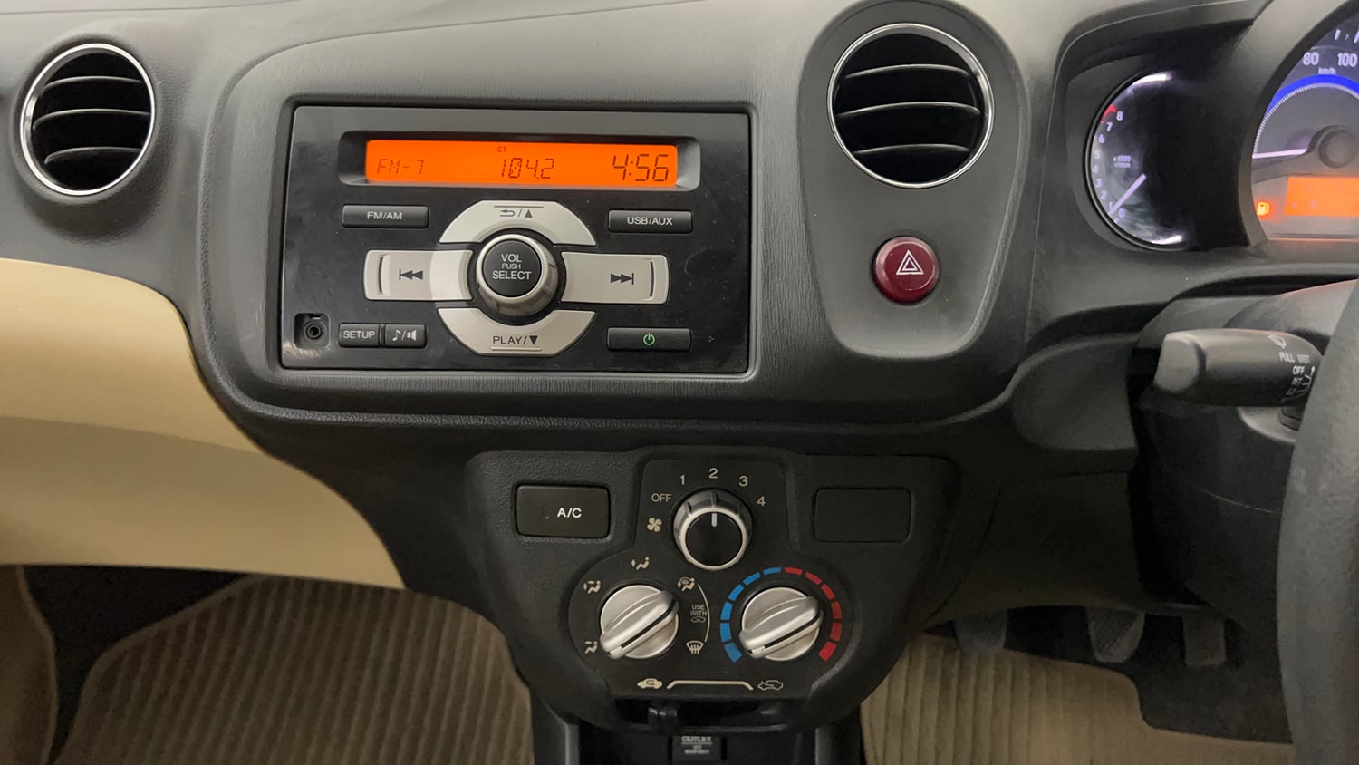 Used 2015 Honda Amaze 1.2 S i-VTEC Petrol Manual interior MUSIC SYSTEM & AC CONTROL VIEW