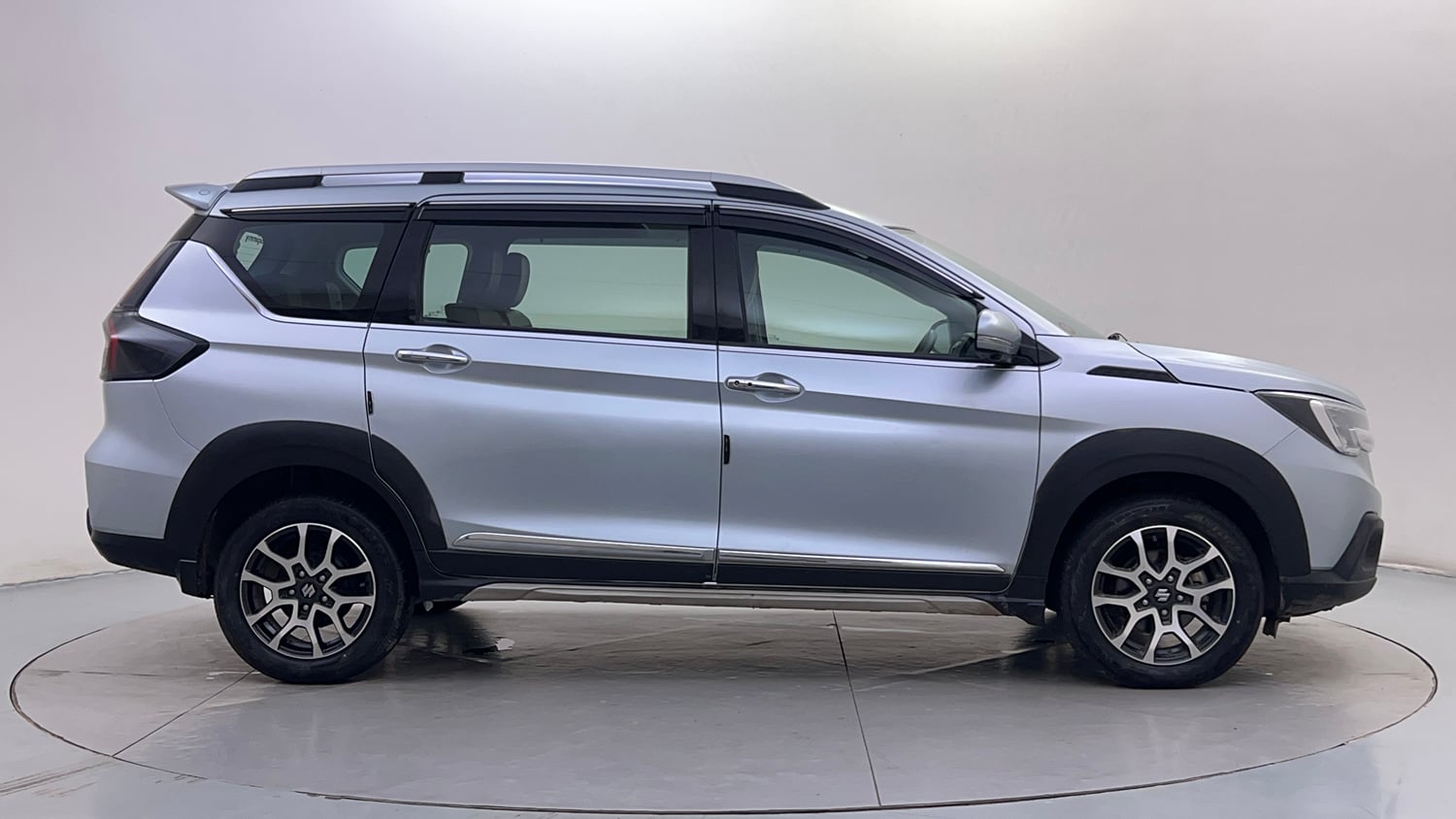 Used 2023 Maruti Suzuki XL6 Alpha MT Petrol Petrol Manual exterior RIGHT SIDE VIEW