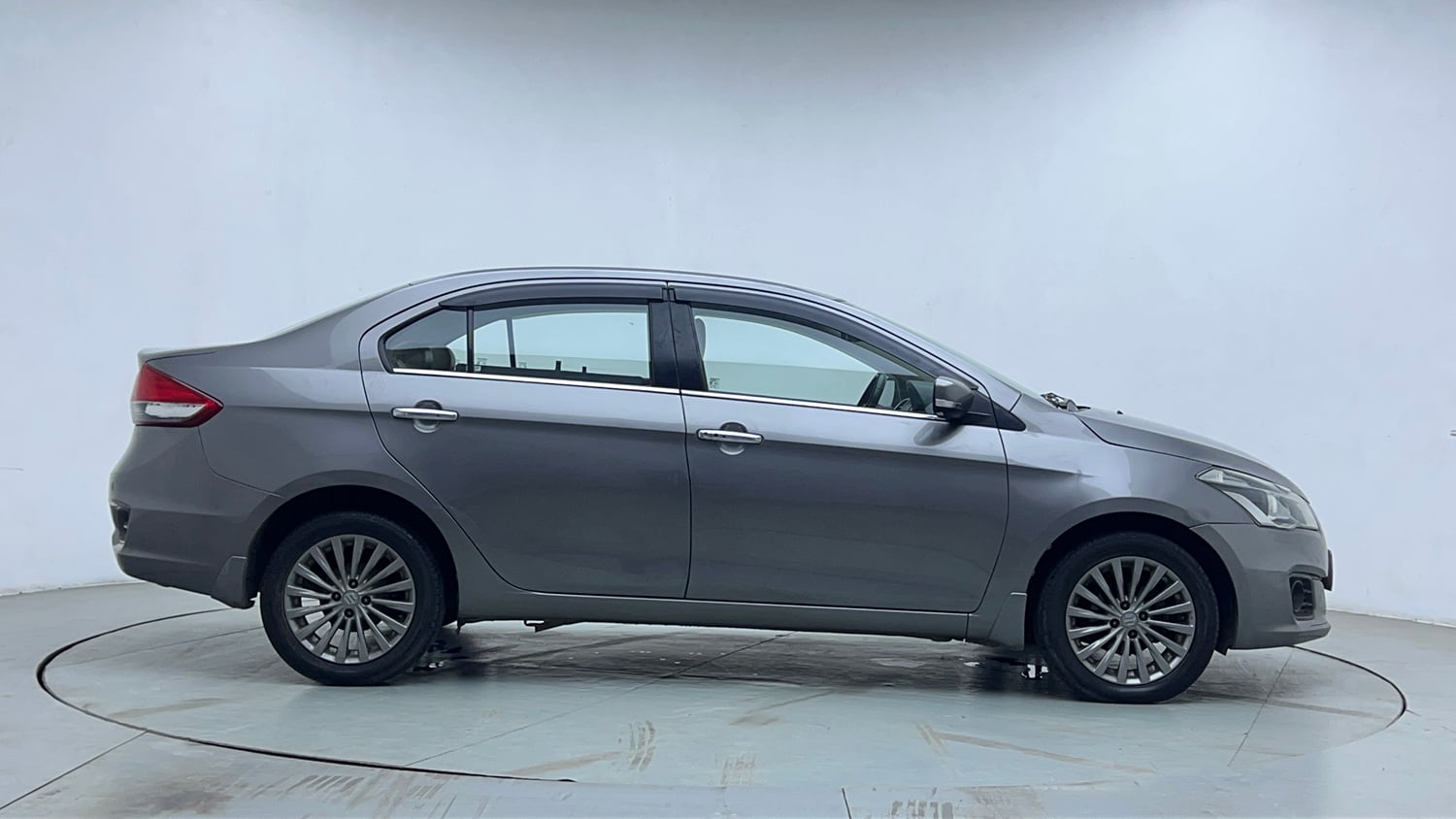 Used 2018 Maruti Suzuki Ciaz Alpha 1.4 AT Petrol Automatic exterior RIGHT SIDE VIEW
