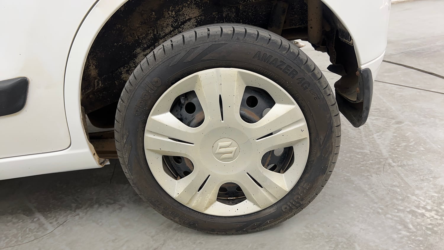 Used 2014 Maruti Suzuki Wagon R VXI Petrol Manual tyres LEFT REAR TYRE RIM VIEW