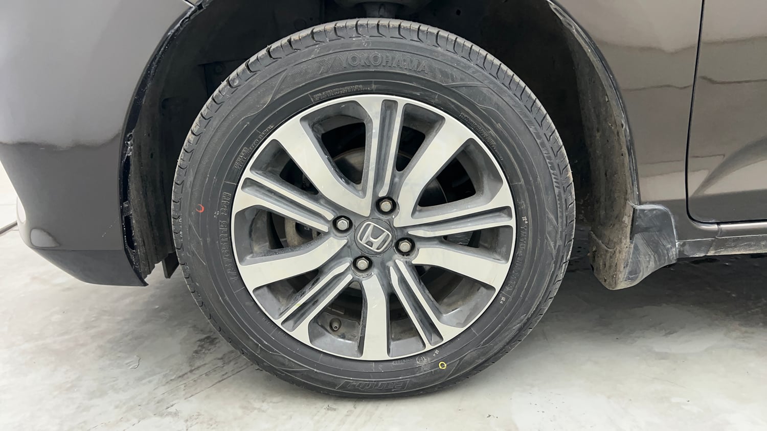 Used 2023 Honda Amaze VX 1.2 Petrol CVT Petrol Automatic tyres LEFT FRONT TYRE RIM VIEW