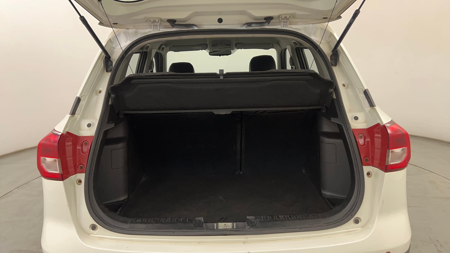 Used 2019 Maruti Suzuki Vitara Brezza [2016-2020] ZDi Plus Diesel Manual interior DICKY INSIDE VIEW