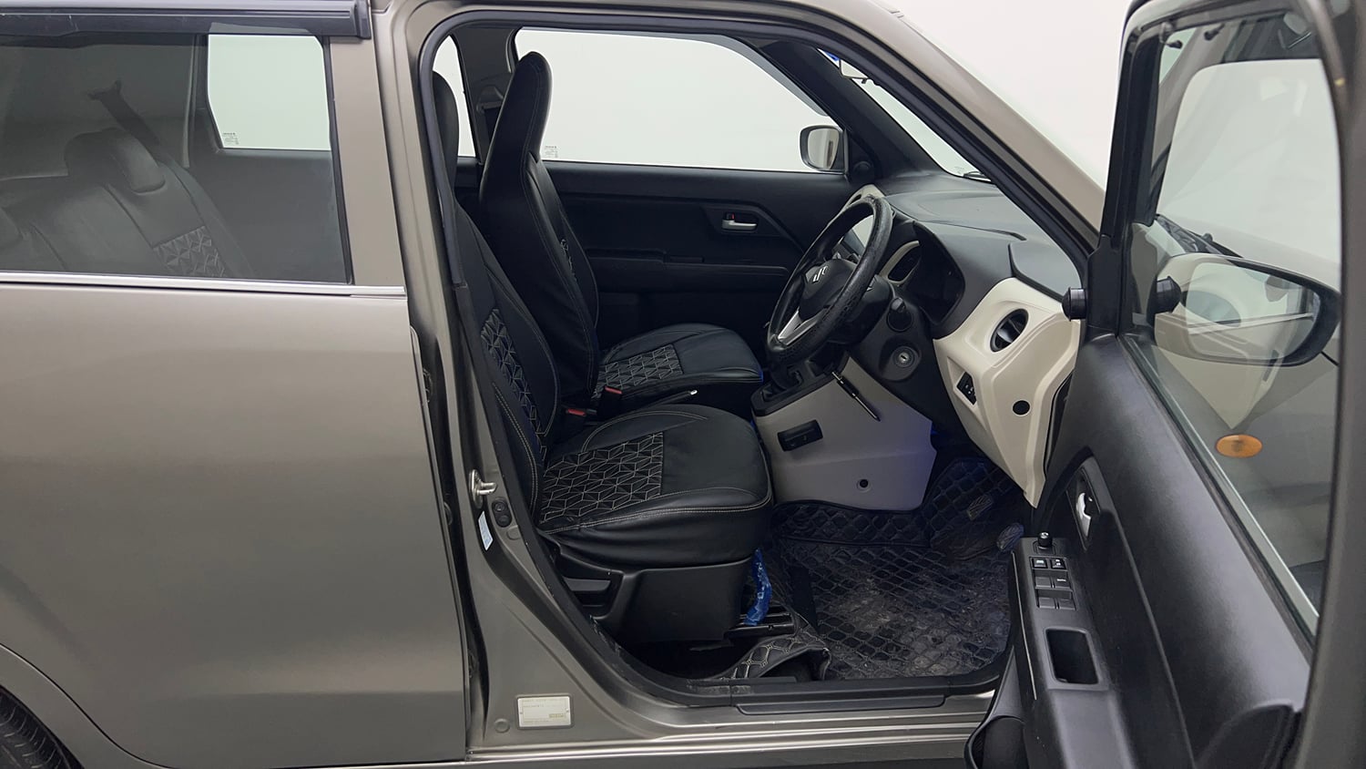 Used 2022 Maruti Suzuki Wagon R VXI 1.0 Petrol Manual interior RIGHT SIDE FRONT DOOR CABIN VIEW