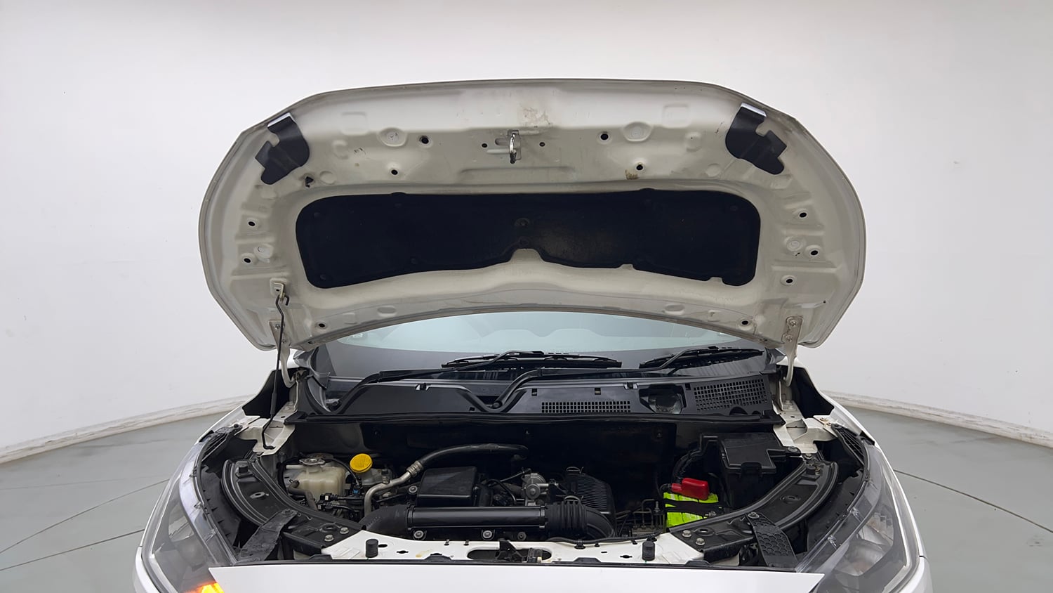 Used 2022 Nissan Magnite XE Petrol Manual engine ENGINE & BONNET OPEN FRONT VIEW