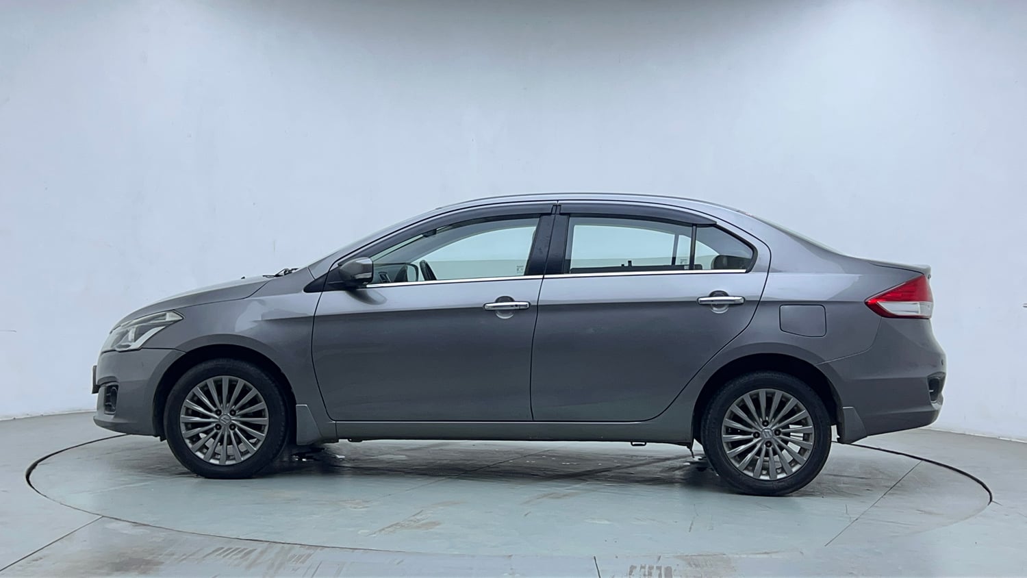 Used 2018 Maruti Suzuki Ciaz Alpha 1.4 AT Petrol Automatic exterior LEFT SIDE VIEW