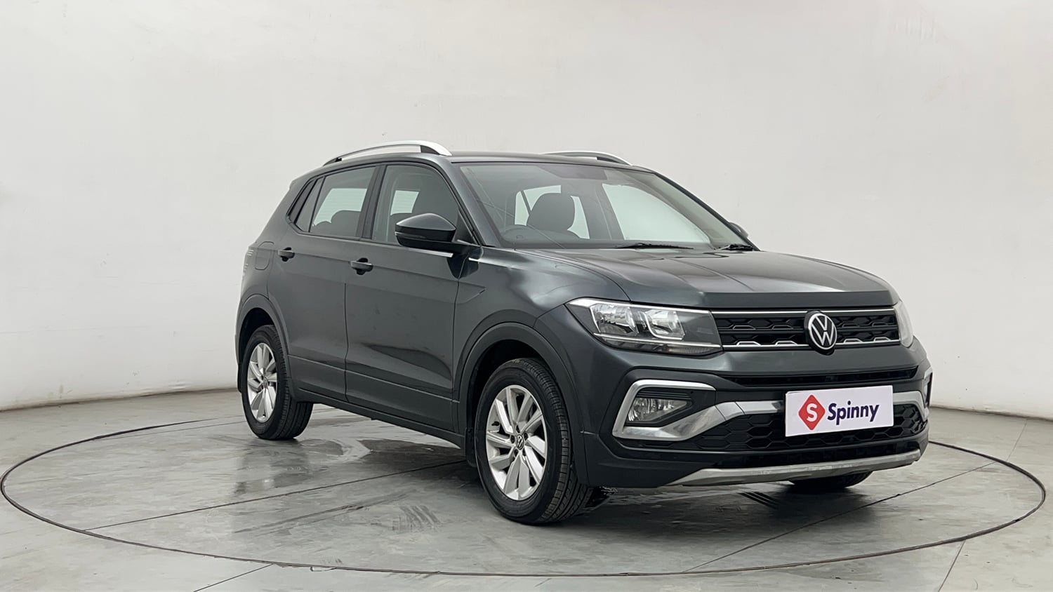 Used 2022 Volkswagen Taigun Highline 1.0 TSI AT Petrol Automatic exterior RIGHT FRONT CORNER VIEW