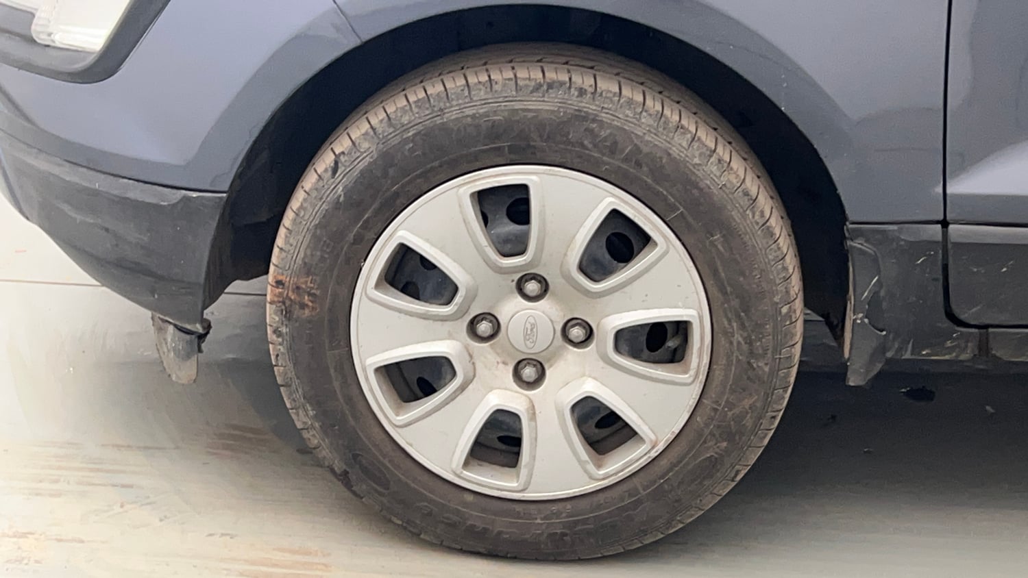 Used 2018 Ford EcoSport Trend 1.5L Ti-VCT Petrol Manual tyres LEFT FRONT TYRE RIM VIEW