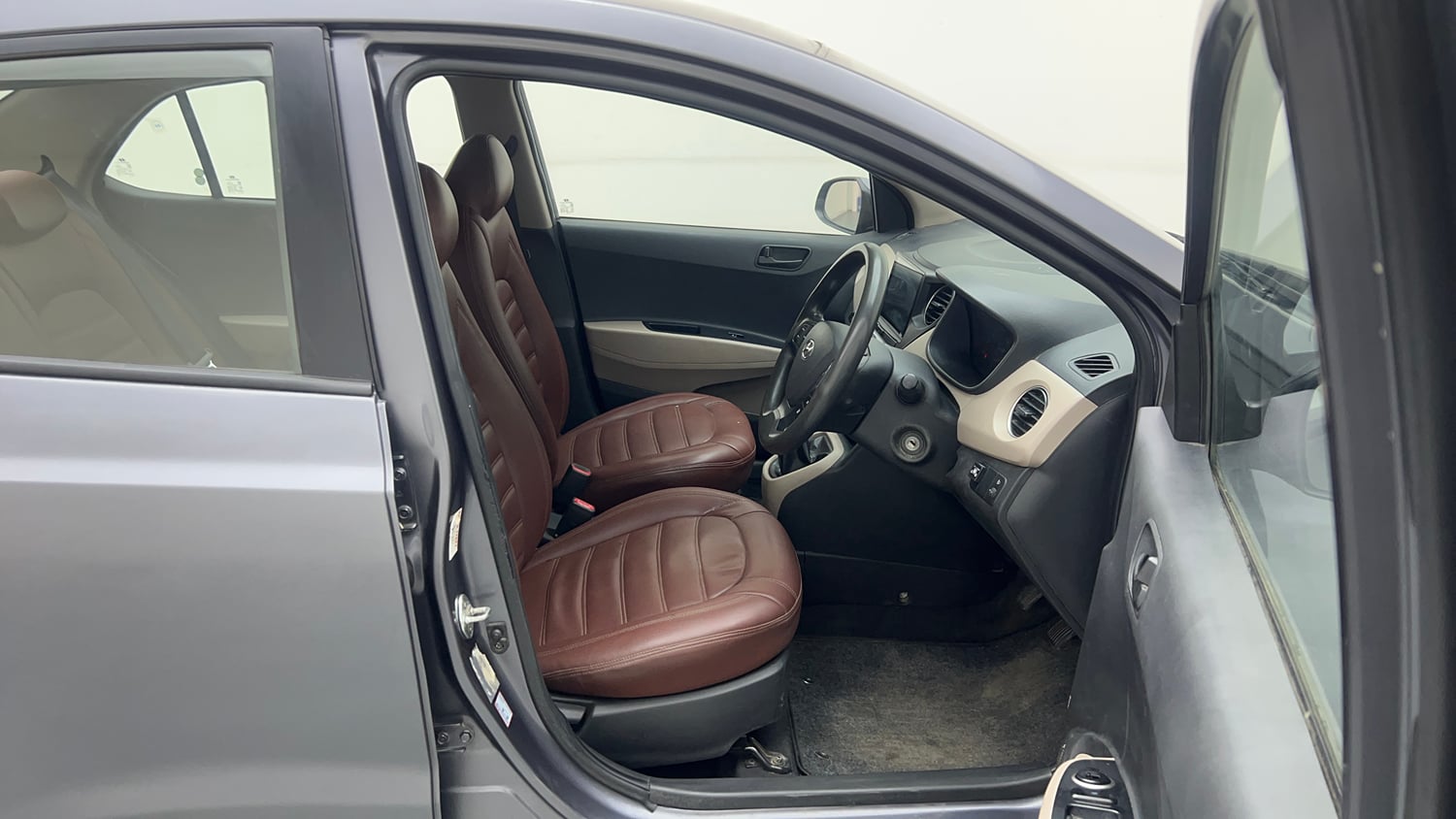 Used 2018 Hyundai Xcent E+ CNG (Outside Fitted) Cng Manual interior RIGHT SIDE FRONT DOOR CABIN VIEW