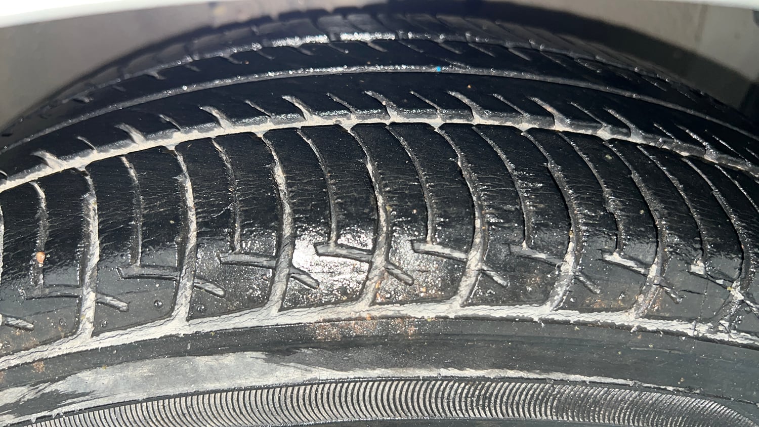 Used 2014 Maruti Suzuki Celerio VXi AMT Petrol Automatic tyres RIGHT FRONT TYRE TREAD VIEW