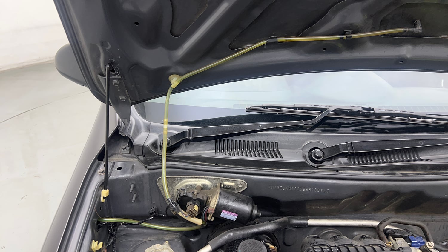 Used 2017 Maruti Suzuki Alto 800 VXi Petrol Manual engine ENGINE RIGHT SIDE HINGE & APRON VIEW