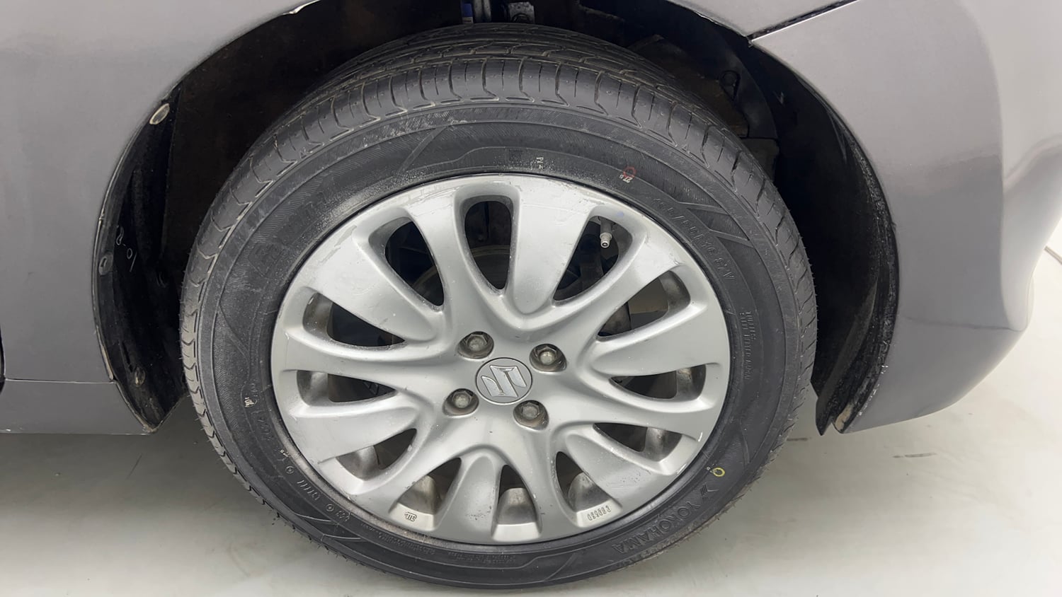 Used 2016 Maruti Suzuki Baleno Zeta 1.2 AT Petrol Automatic tyres RIGHT FRONT TYRE RIM VIEW