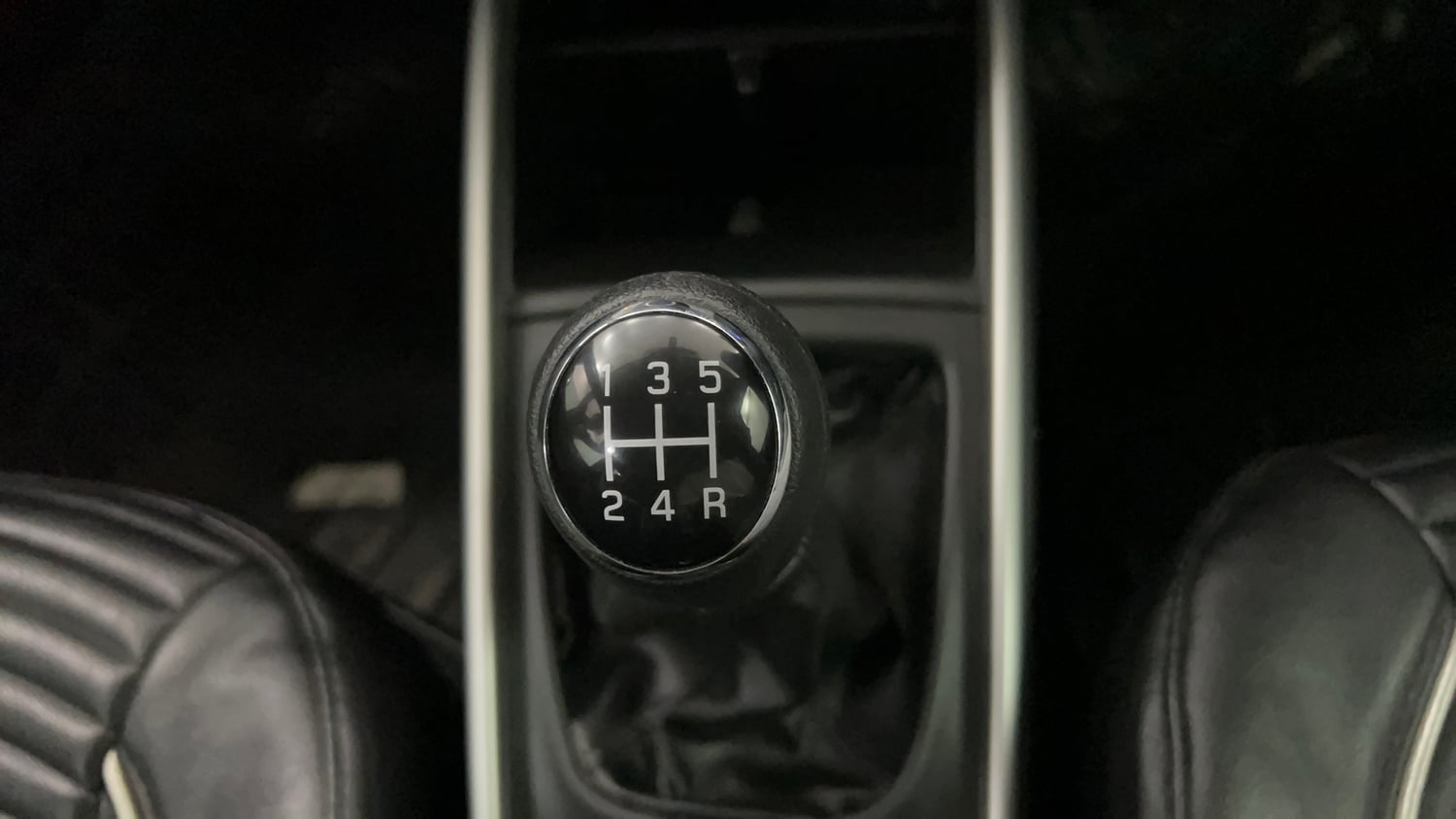 Used 2017 Maruti Suzuki Baleno Zeta 1.2 Petrol Manual interior GEAR  KNOB VIEW
