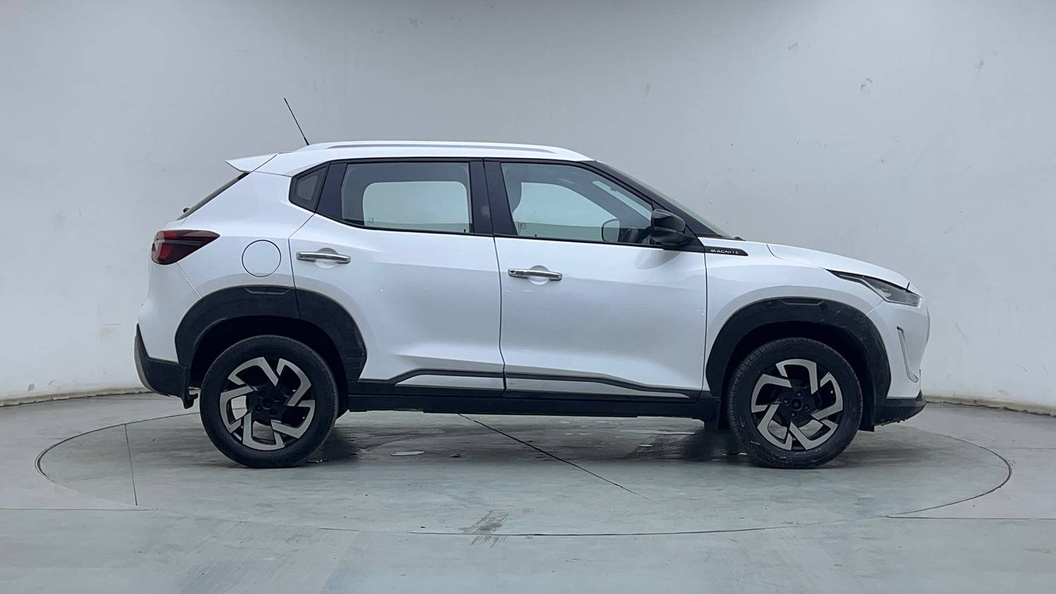 Used 2021 Nissan Magnite XV Turbo CVT Petrol Automatic exterior RIGHT SIDE VIEW