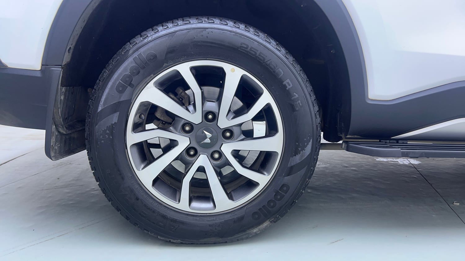 Used 2024 Mahindra Scorpio N Z8 L Diesel AT 2WD 7 STR Diesel Automatic tyres RIGHT REAR TYRE RIM VIEW