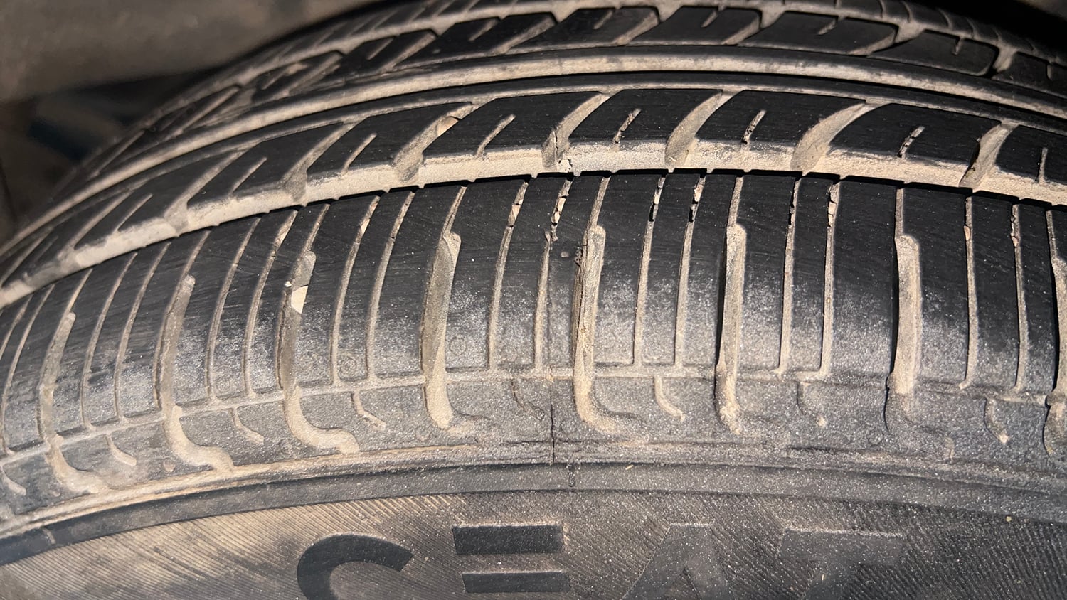 Used 2017 Hyundai Grand i10 Magna 1.2 Kappa VTVT Petrol Manual tyres LEFT REAR TYRE TREAD VIEW