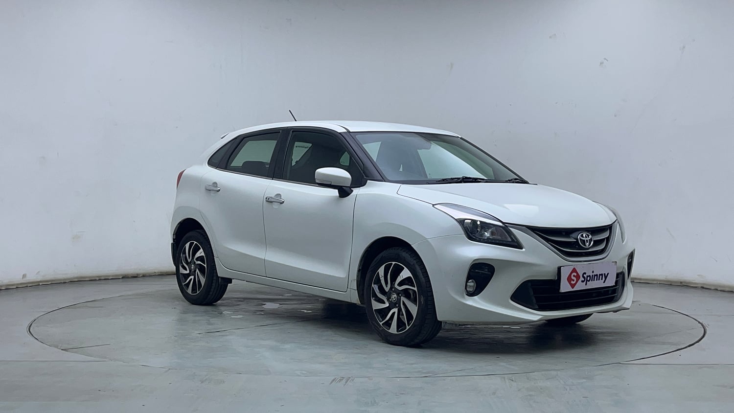 Used 2020 Toyota Glanza V CVT Petrol Automatic exterior RIGHT FRONT CORNER VIEW