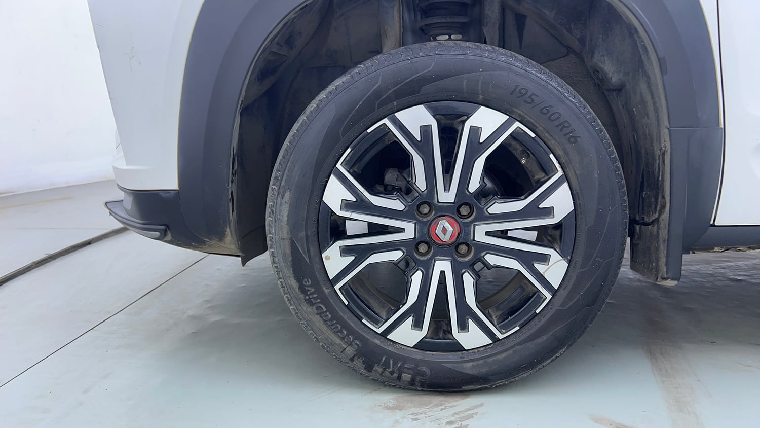 Used 2022 Renault Kiger RXZ Turbo CVT Petrol Automatic tyres LEFT FRONT TYRE RIM VIEW