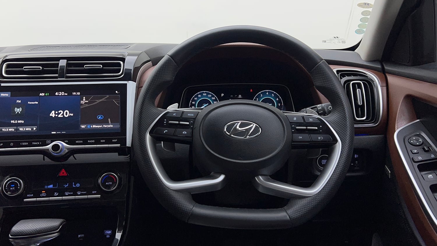 Used 2022 Hyundai Alcazar Signature (O) 6 STR 2.0 Petrol AT Dual Tone Petrol Automatic interior STEERING VIEW