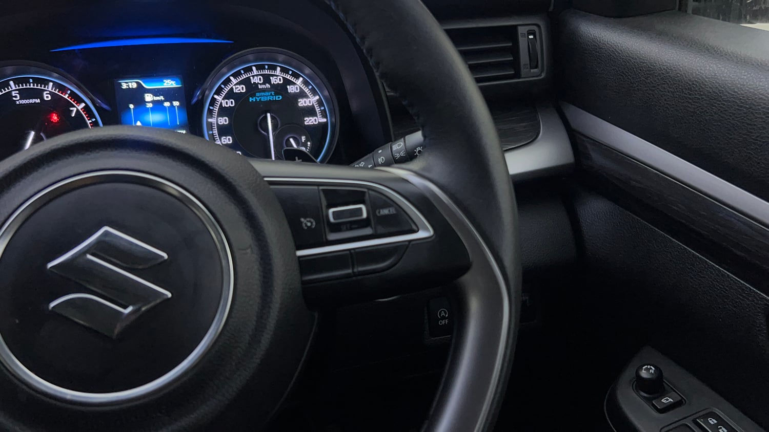 Used 2023 Maruti Suzuki XL6 Alpha Plus AT Petrol Dual Tone Petrol Automatic top_features Cruise control