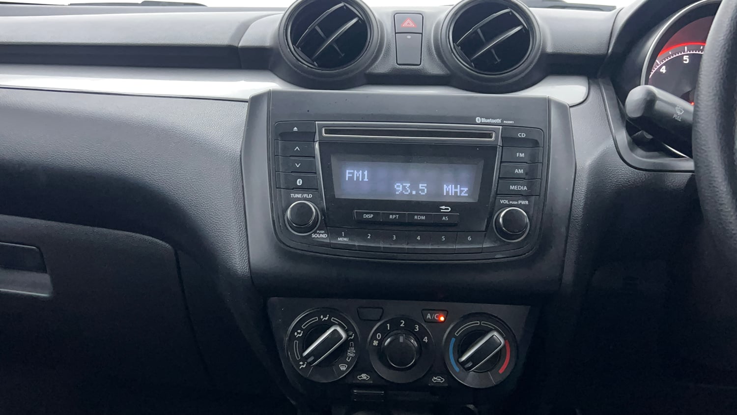 Used 2020 Maruti Suzuki Swift VXi Petrol Manual interior MUSIC SYSTEM & AC CONTROL VIEW