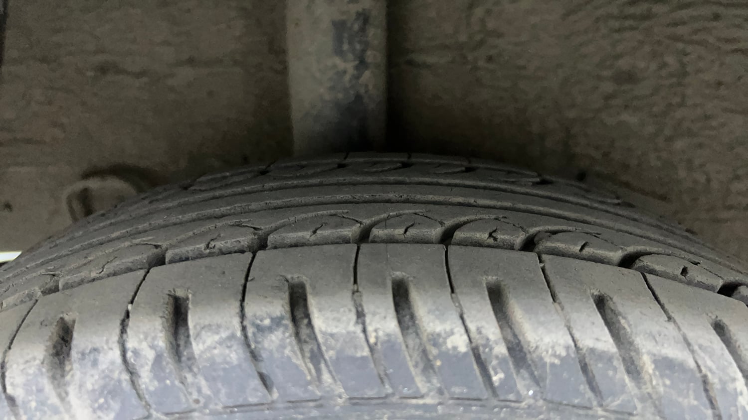 Used 2016 Hyundai Grand i10 Sportz 1.2 Kappa VTVT Petrol Manual tyres RIGHT REAR TYRE TREAD VIEW